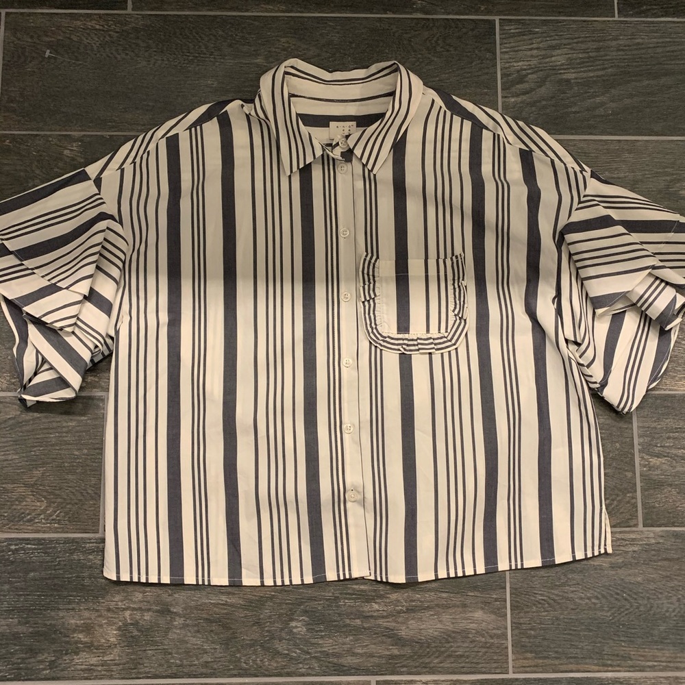 Short Ruffle Sleeve Button Down Shirt - Picture 2 of 4